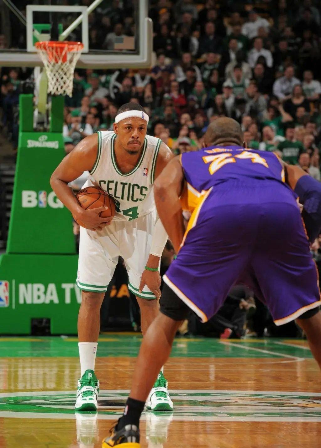 面侵蚀着他 面侵蚀着他