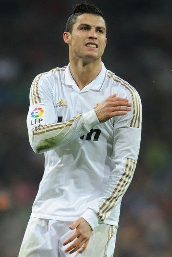 而中场球员 而中场球员